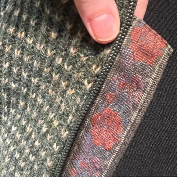 Women's Green Full Zip Woolrich Sweater Size Large 100% Wool EUC - Picture 8 of 11